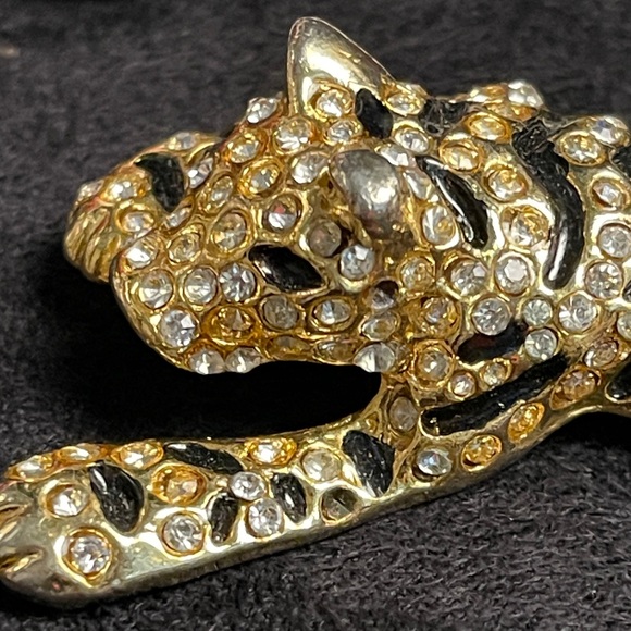 Tony? The tiger? Gold tone and Black Tiger Brooch